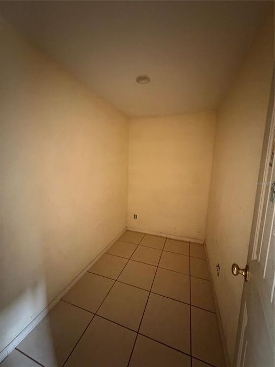 For Sale: $120,000 (2 beds, 1 baths, 684 Square Feet)