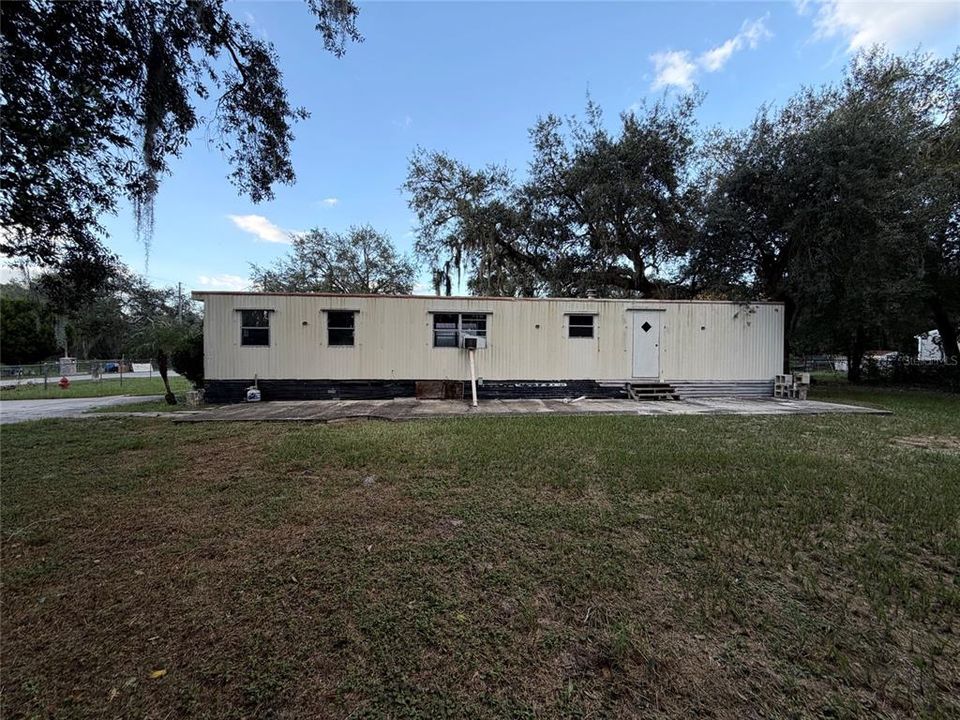 For Sale: $120,000 (2 beds, 1 baths, 684 Square Feet)
