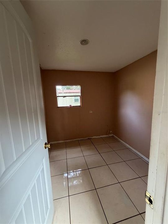 For Sale: $120,000 (2 beds, 1 baths, 684 Square Feet)