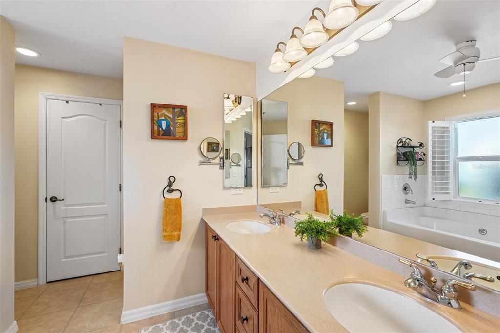 For Sale: $379,000 (3 beds, 2 baths, 1801 Square Feet)