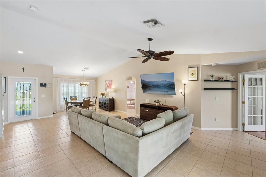 For Sale: $379,000 (3 beds, 2 baths, 1801 Square Feet)