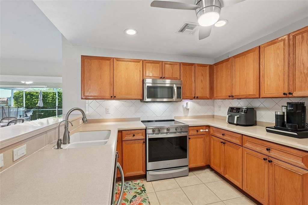 For Sale: $379,000 (3 beds, 2 baths, 1801 Square Feet)