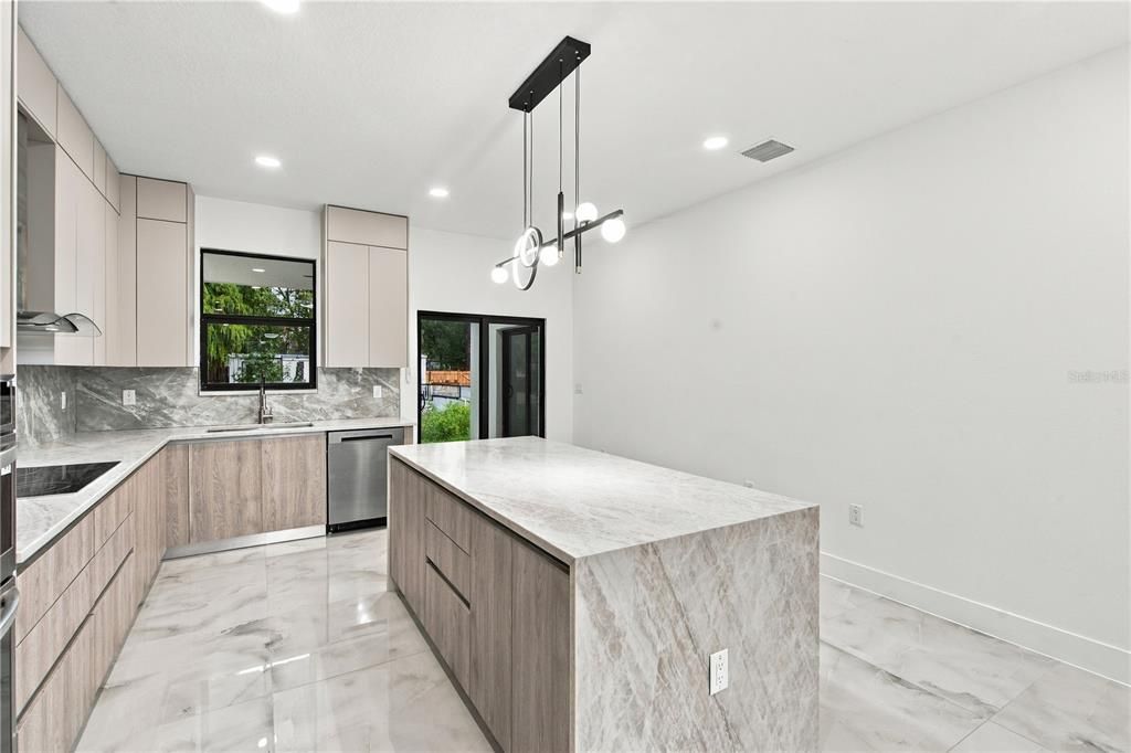For Sale: $514,900 (3 beds, 2 baths, 1637 Square Feet)