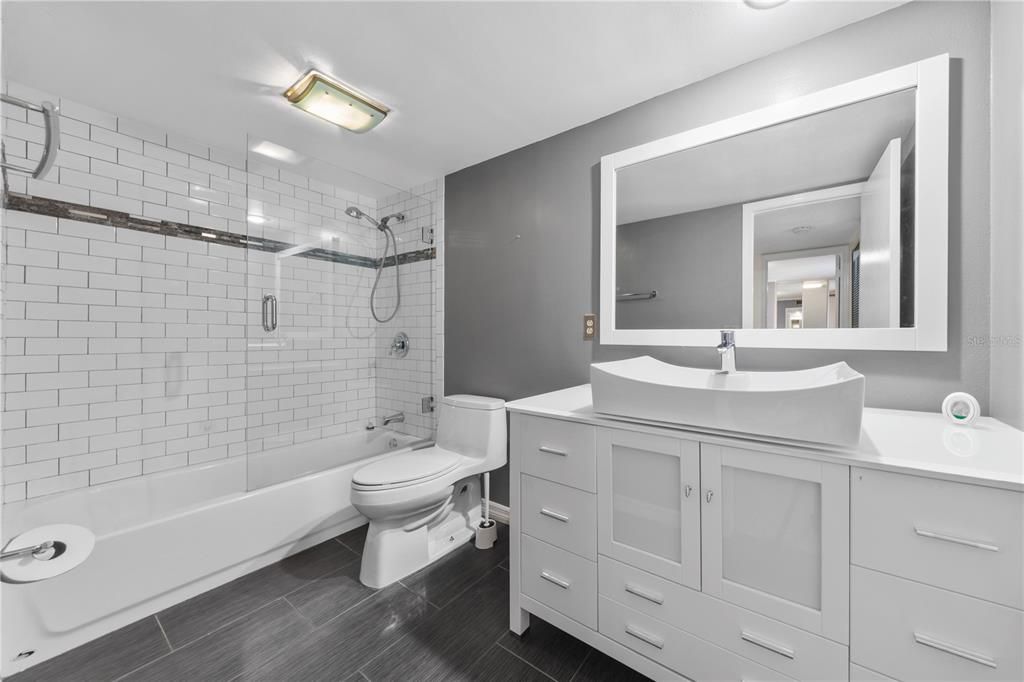 For Sale: $250,000 (2 beds, 2 baths, 1285 Square Feet)