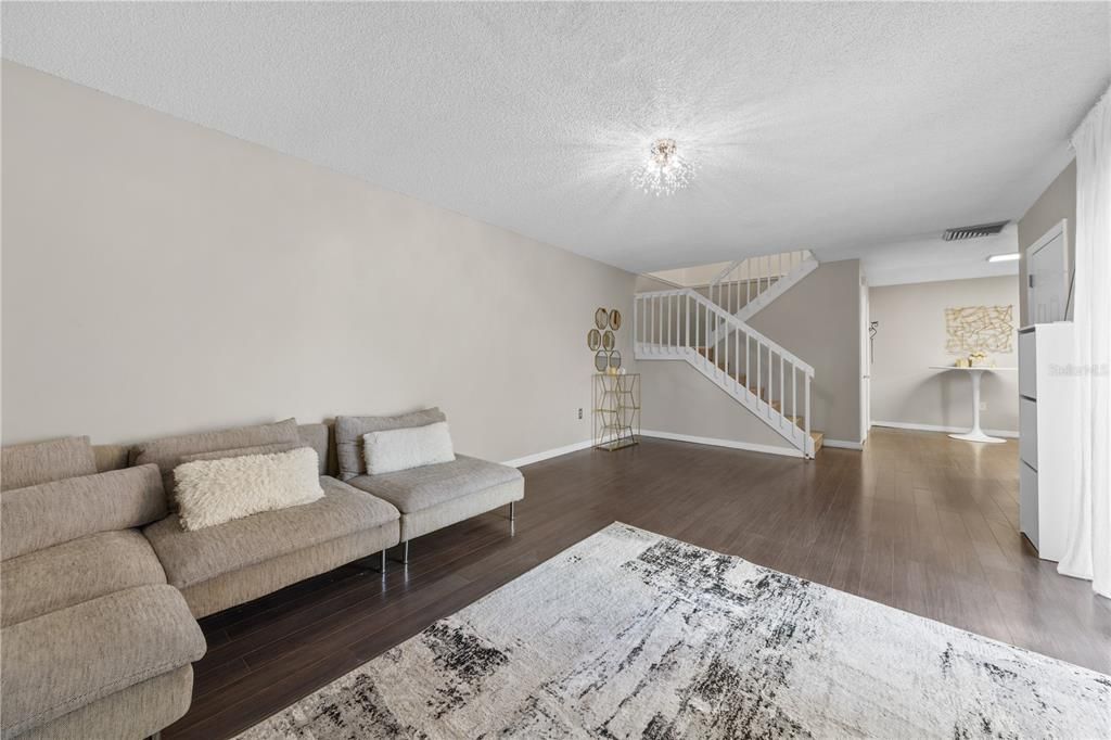 For Sale: $250,000 (2 beds, 2 baths, 1285 Square Feet)