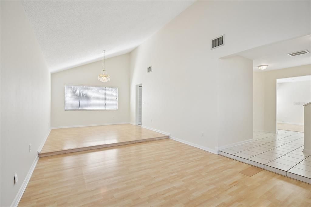 На продажу: $435,000 (4 спален, 2 ванн, 1932 Квадратных фут)