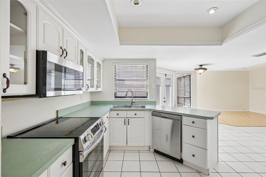На продажу: $435,000 (4 спален, 2 ванн, 1932 Квадратных фут)