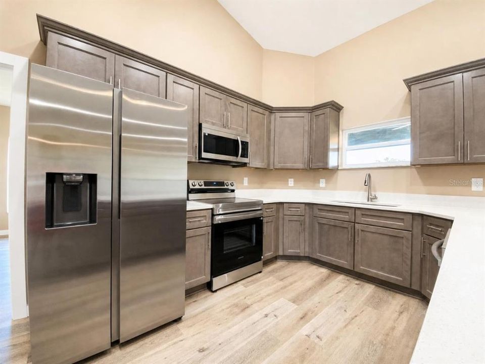 На продажу: $299,000 (3 спален, 2 ванн, 1529 Квадратных фут)
