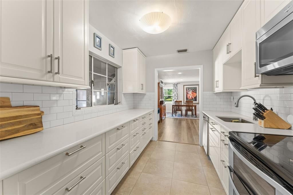For Sale: $530,000 (3 beds, 2 baths, 1548 Square Feet)