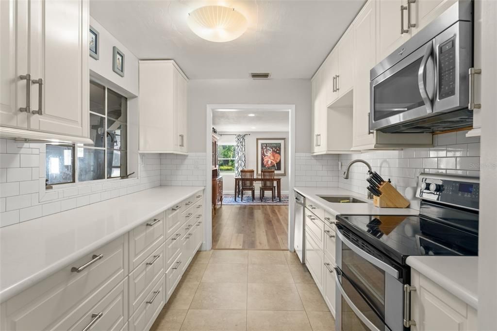 For Sale: $530,000 (3 beds, 2 baths, 1548 Square Feet)