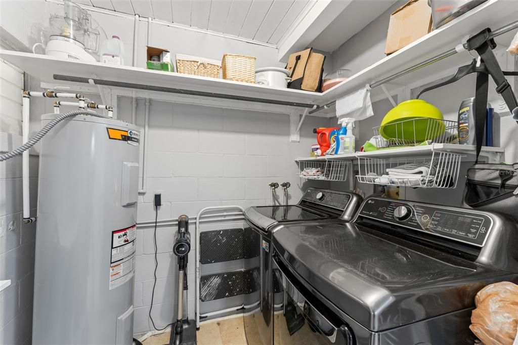 For Sale: $530,000 (3 beds, 2 baths, 1548 Square Feet)