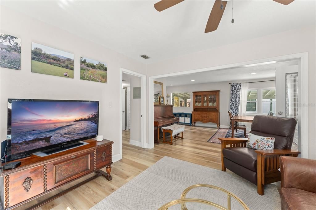 For Sale: $530,000 (3 beds, 2 baths, 1548 Square Feet)