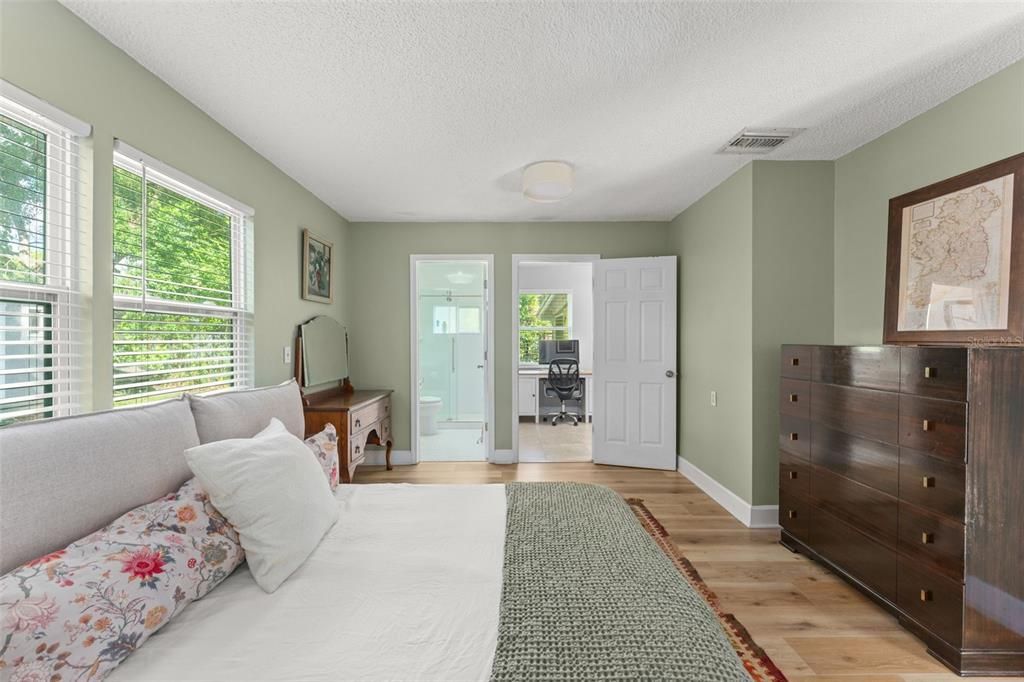For Sale: $530,000 (3 beds, 2 baths, 1548 Square Feet)