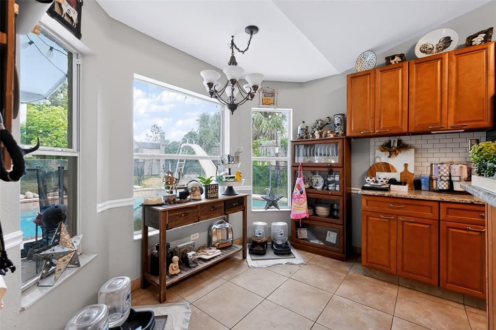 En Venta: $425,000 (5 camas, 2 baños, 2247 Pies cuadrados)