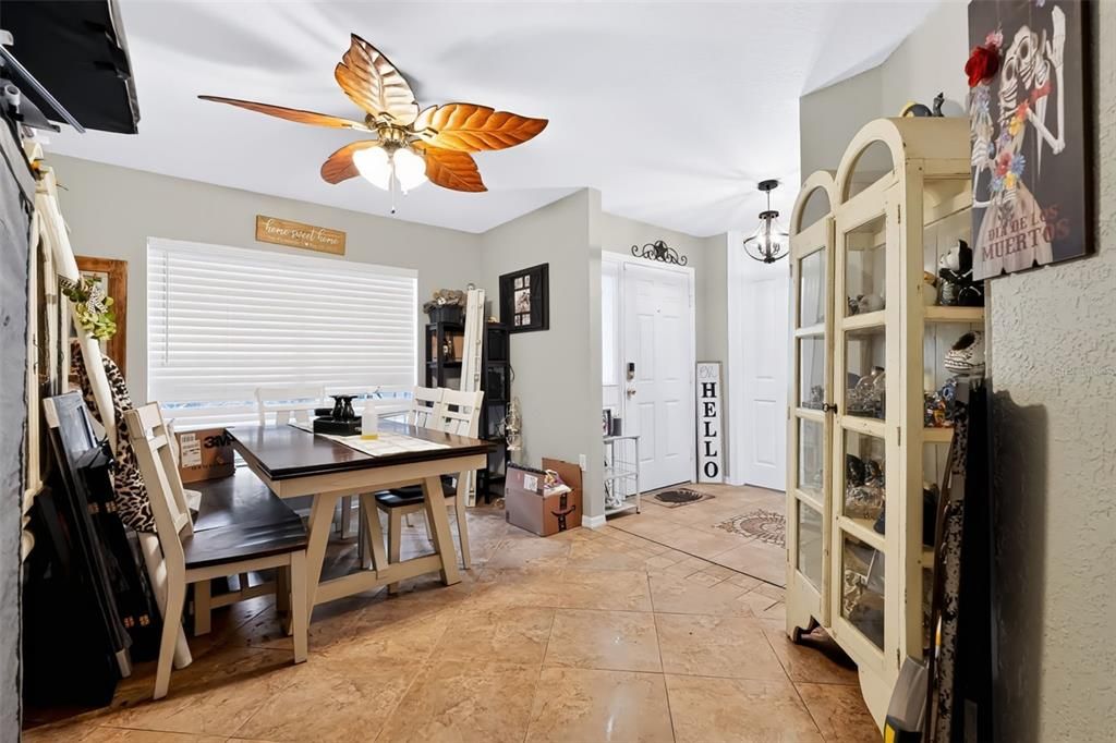 En Venta: $425,000 (5 camas, 2 baños, 2247 Pies cuadrados)