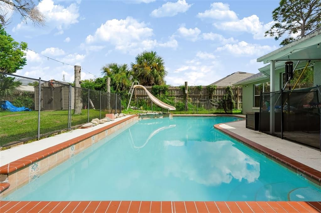 En Venta: $425,000 (5 camas, 2 baños, 2247 Pies cuadrados)