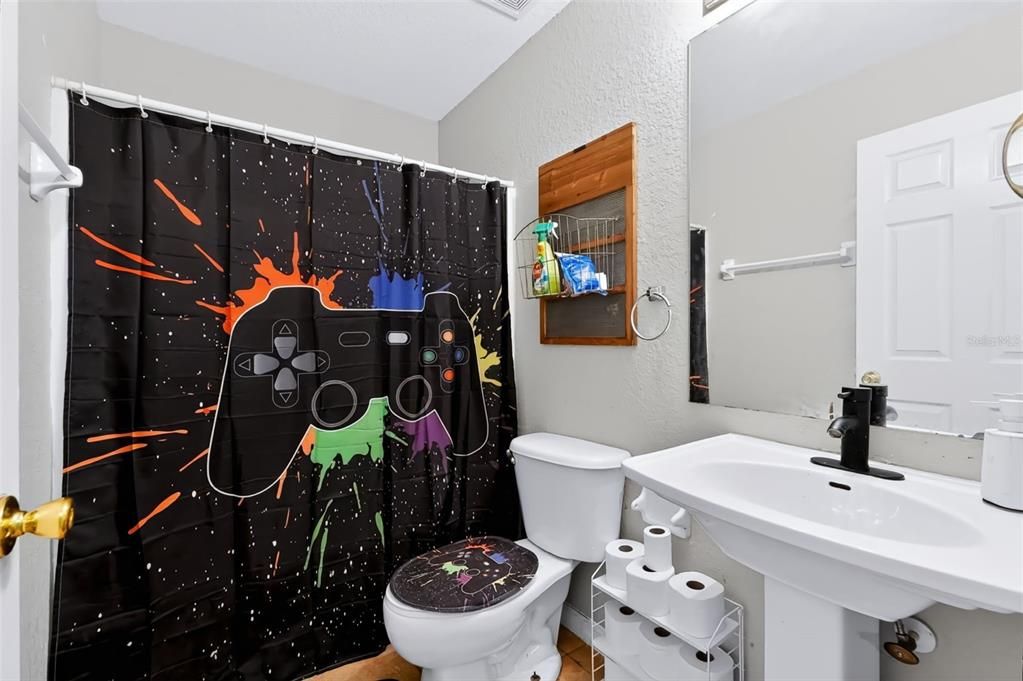 En Venta: $425,000 (5 camas, 2 baños, 2247 Pies cuadrados)