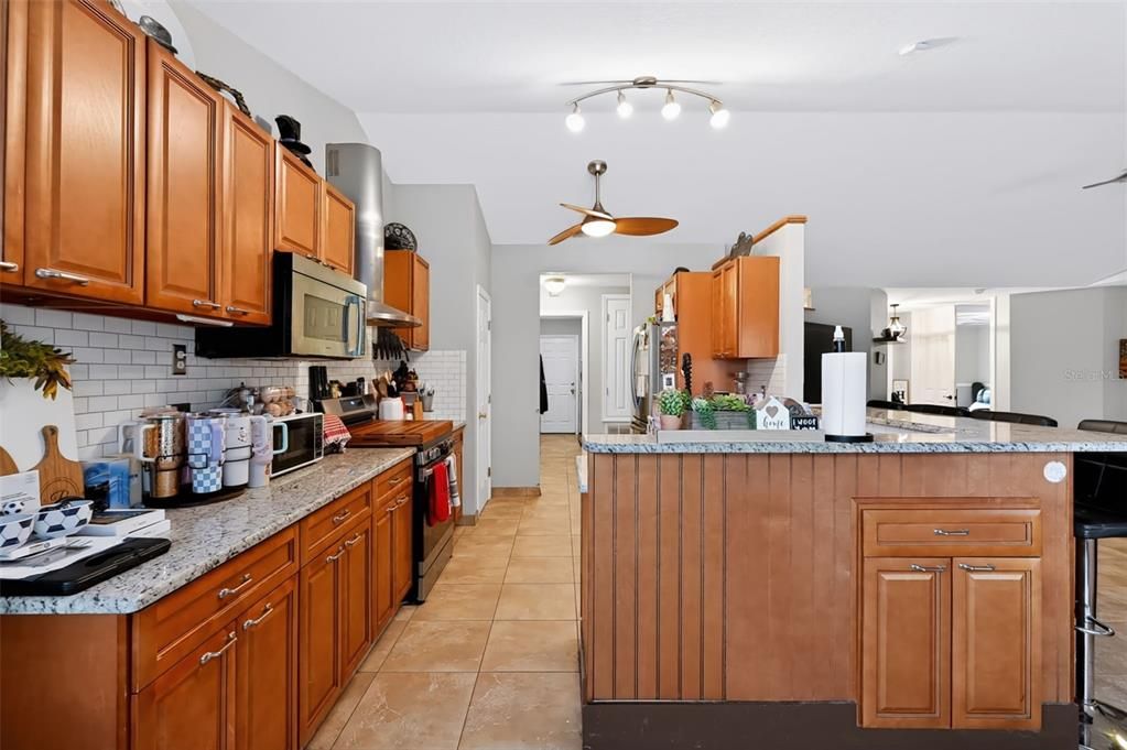 En Venta: $425,000 (5 camas, 2 baños, 2247 Pies cuadrados)