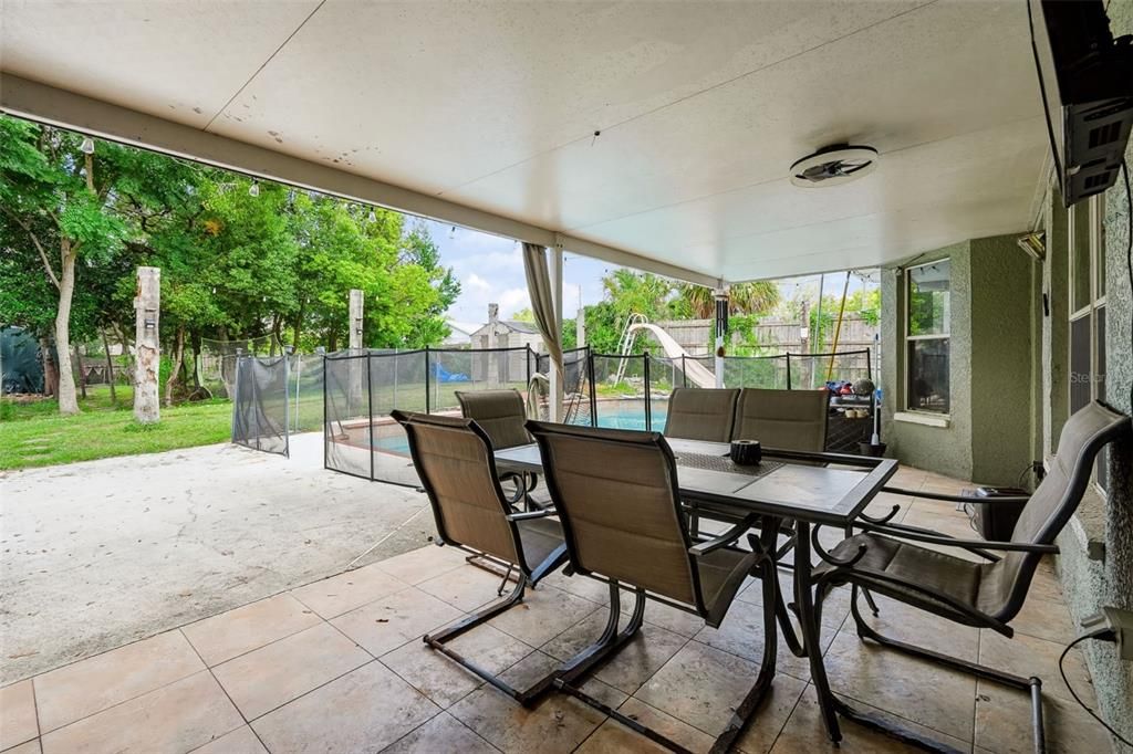 En Venta: $425,000 (5 camas, 2 baños, 2247 Pies cuadrados)