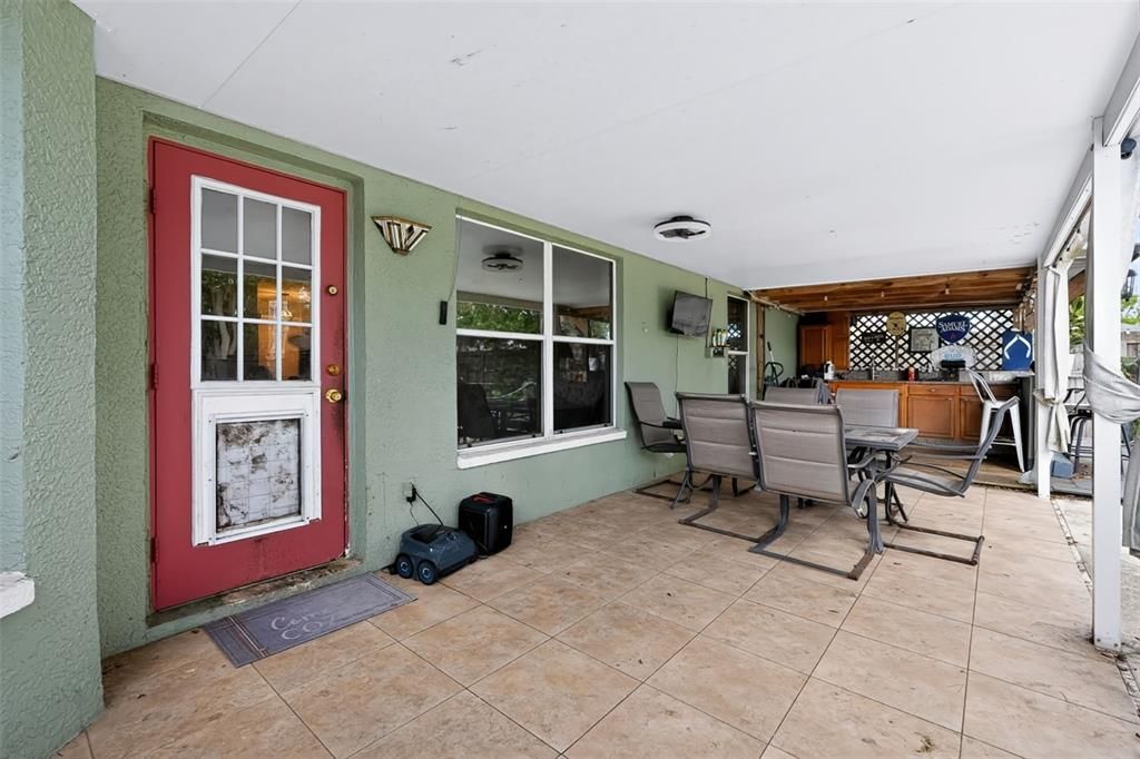 En Venta: $425,000 (5 camas, 2 baños, 2247 Pies cuadrados)