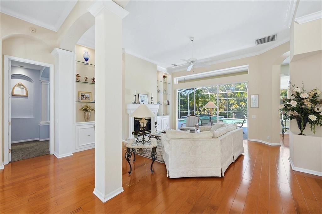 En Venta: $890,000 (3 camas, 3 baños, 2741 Pies cuadrados)