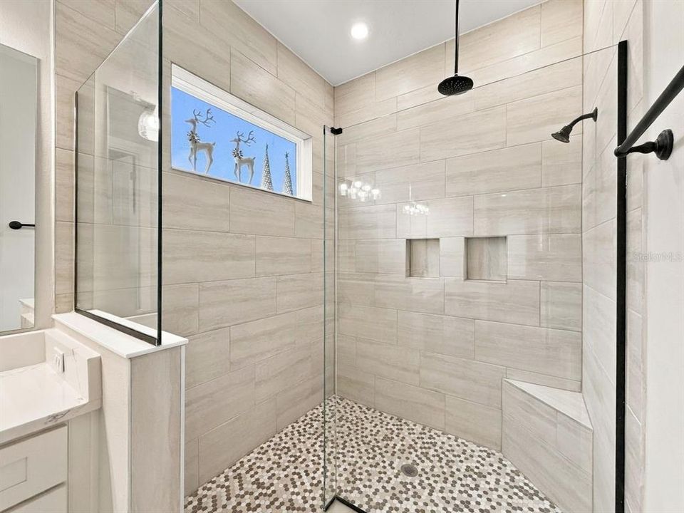 En Venta: $1,400,000 (4 camas, 4 baños, 2979 Pies cuadrados)