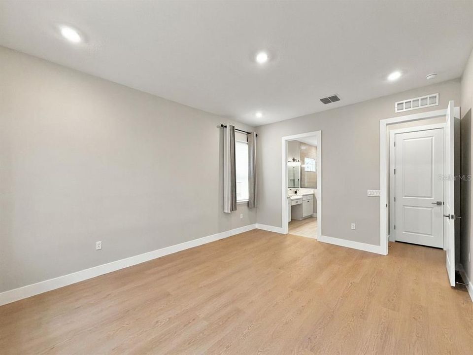En Venta: $1,400,000 (4 camas, 4 baños, 2979 Pies cuadrados)