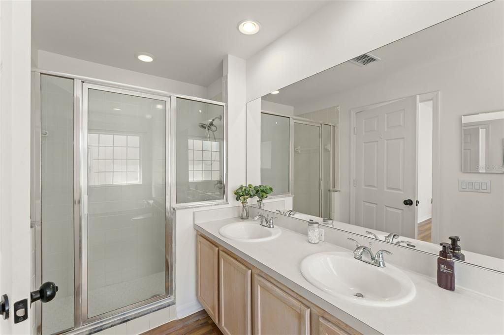 For Sale: $299,000 (3 beds, 2 baths, 1373 Square Feet)
