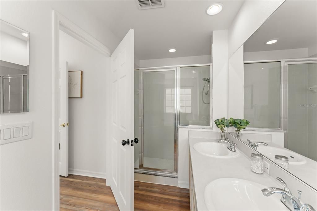 For Sale: $299,000 (3 beds, 2 baths, 1373 Square Feet)