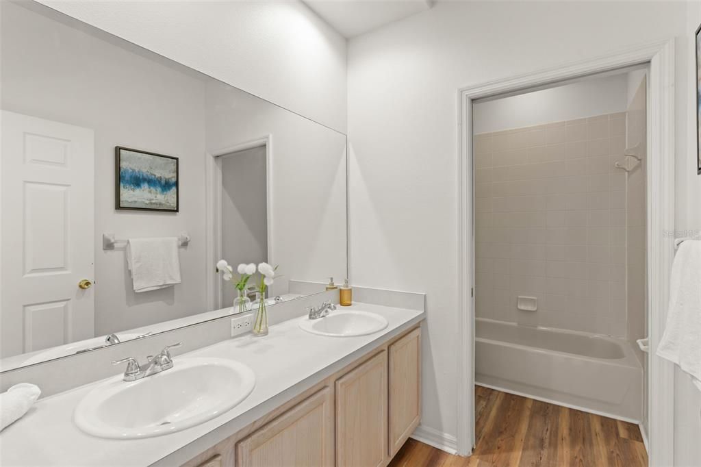 For Sale: $299,000 (3 beds, 2 baths, 1373 Square Feet)