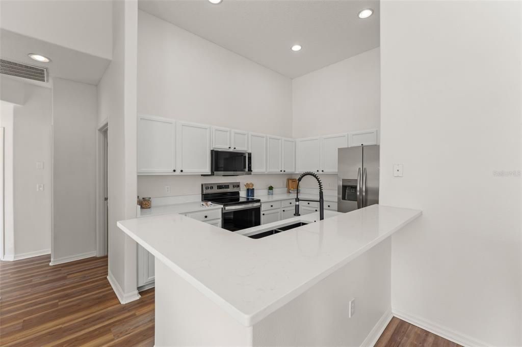 For Sale: $299,000 (3 beds, 2 baths, 1373 Square Feet)