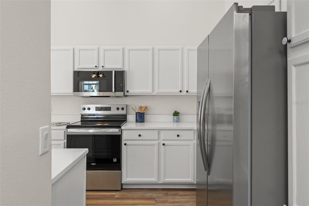 For Sale: $299,000 (3 beds, 2 baths, 1373 Square Feet)