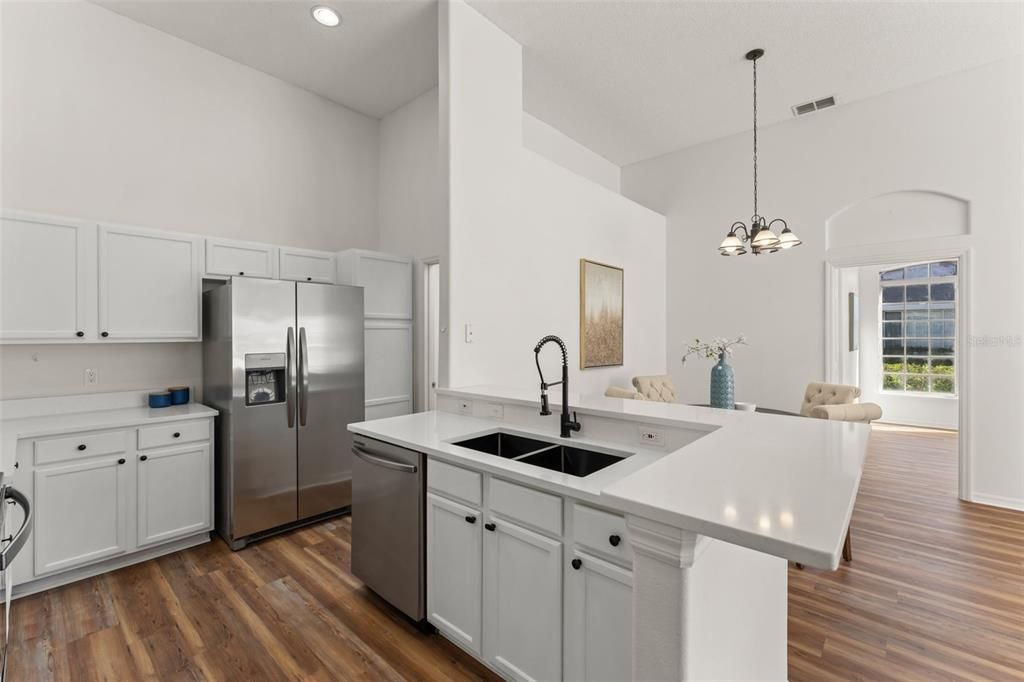 For Sale: $299,000 (3 beds, 2 baths, 1373 Square Feet)