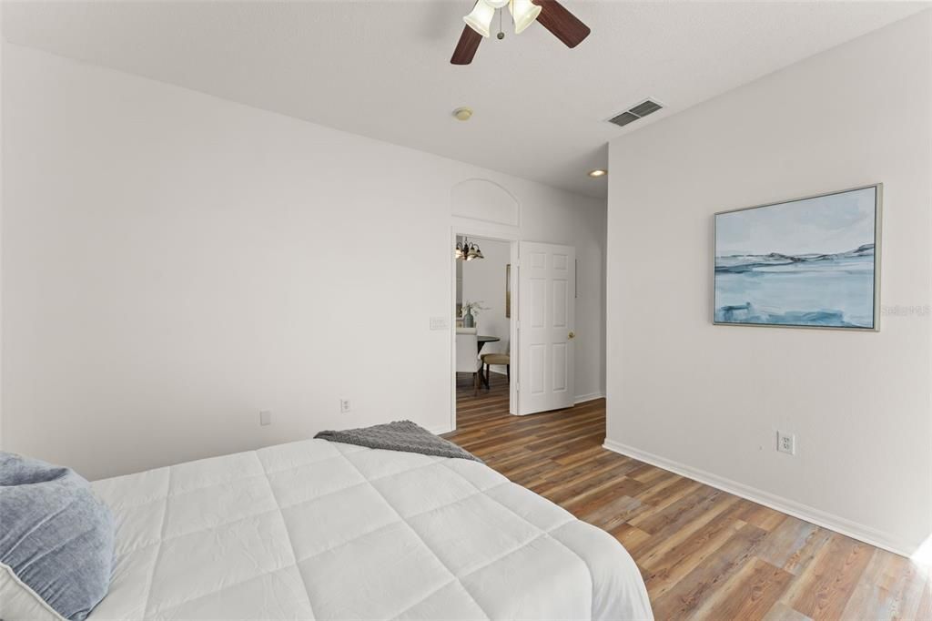 For Sale: $299,000 (3 beds, 2 baths, 1373 Square Feet)