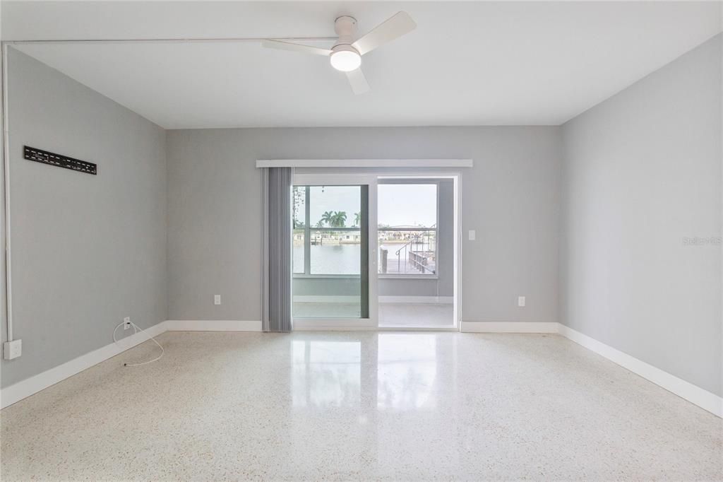 For Rent: $1,900 (1 beds, 1 baths, 850 Square Feet)