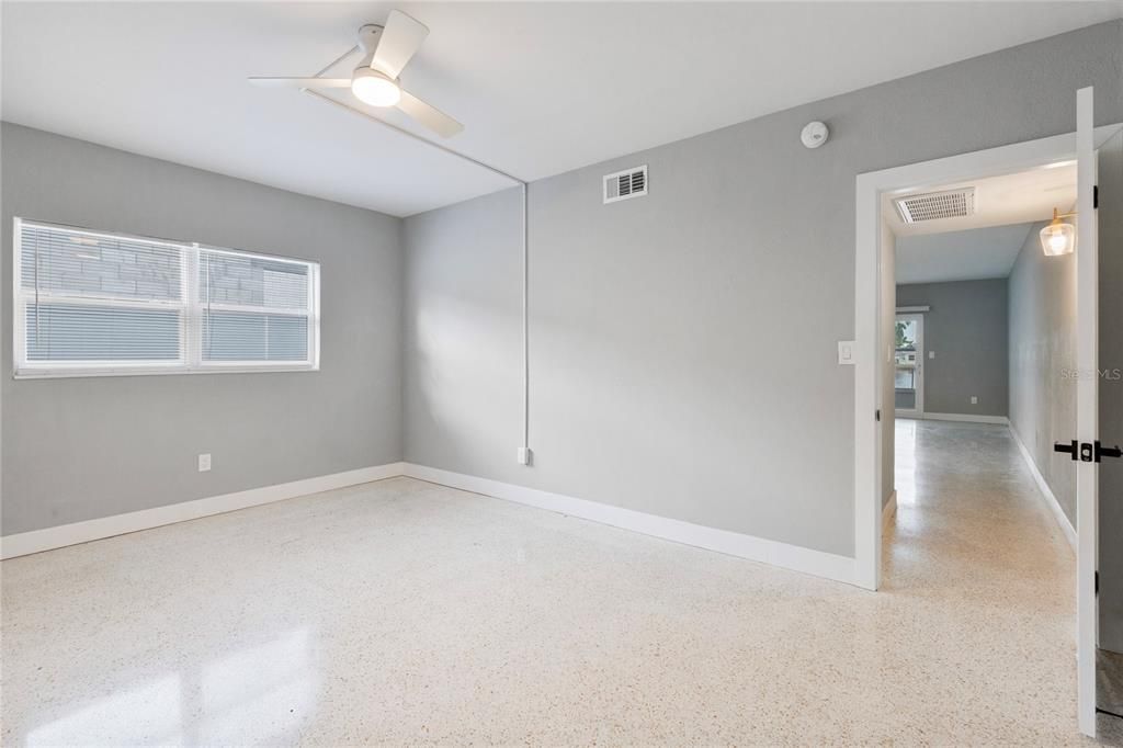 For Rent: $1,900 (1 beds, 1 baths, 850 Square Feet)