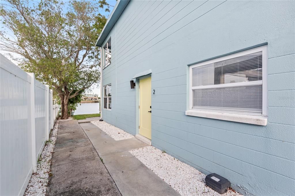 For Rent: $1,900 (1 beds, 1 baths, 850 Square Feet)