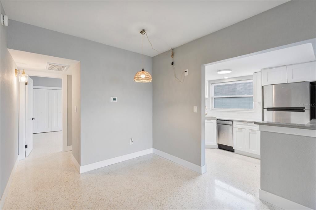 For Rent: $1,900 (1 beds, 1 baths, 850 Square Feet)