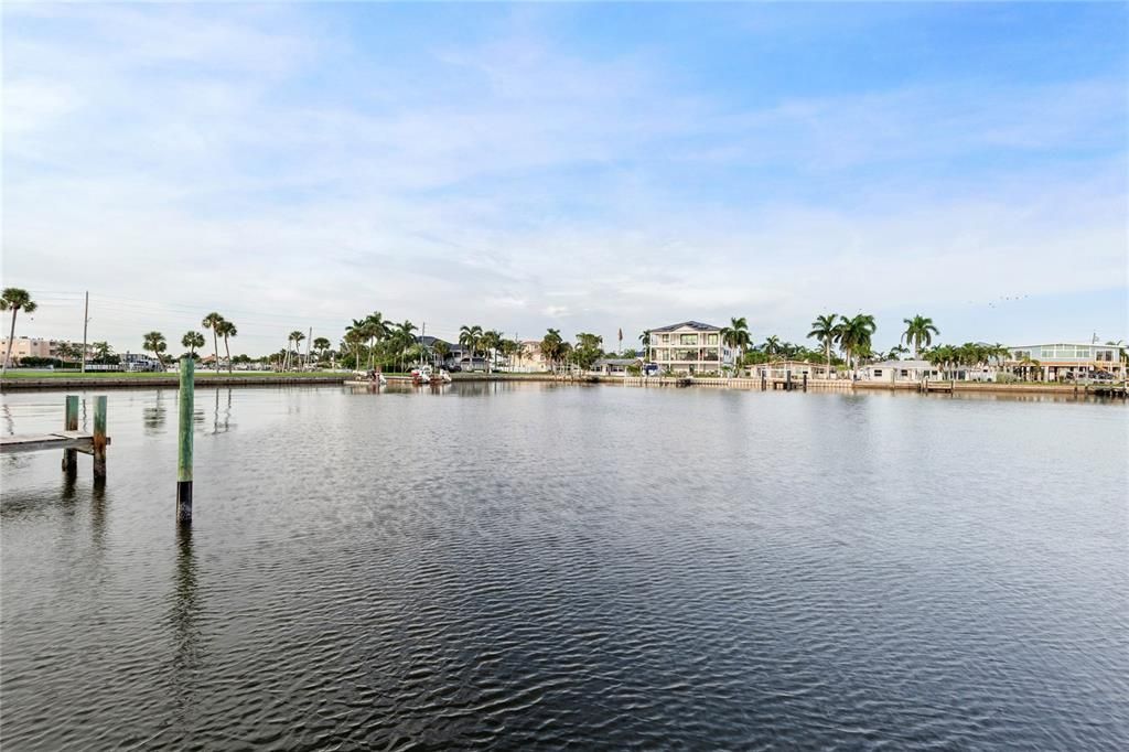 For Rent: $1,900 (1 beds, 1 baths, 850 Square Feet)