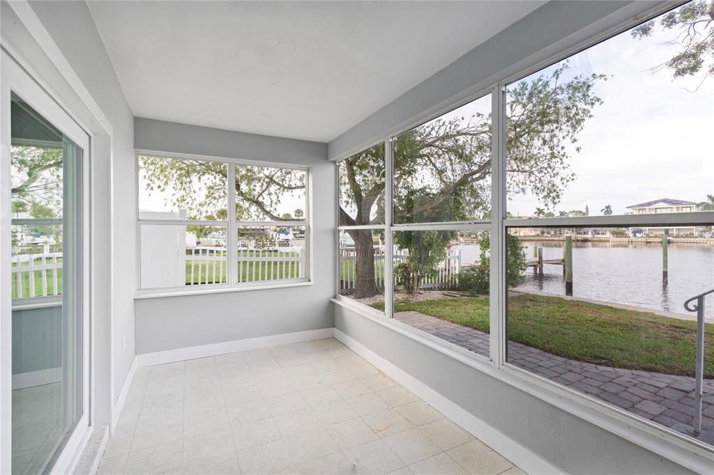 For Rent: $1,900 (1 beds, 1 baths, 850 Square Feet)