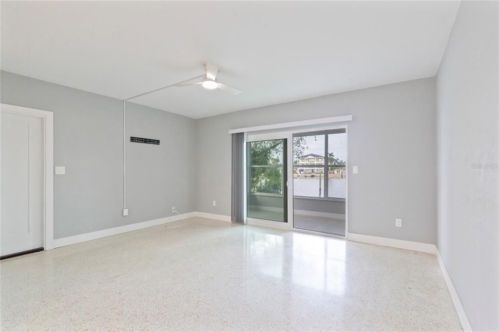 For Rent: $1,900 (1 beds, 1 baths, 850 Square Feet)