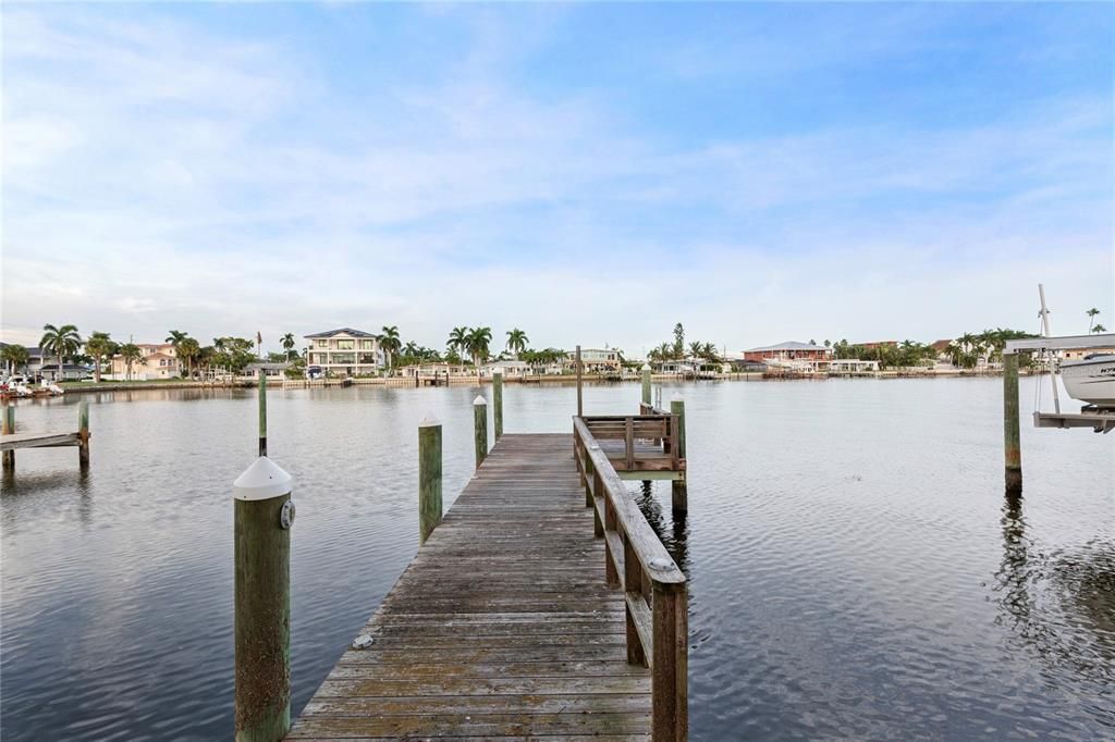For Rent: $1,900 (1 beds, 1 baths, 850 Square Feet)