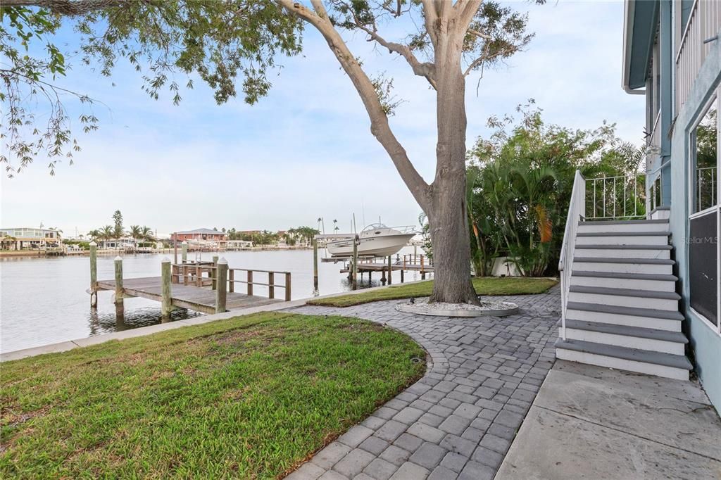 For Rent: $1,900 (1 beds, 1 baths, 850 Square Feet)