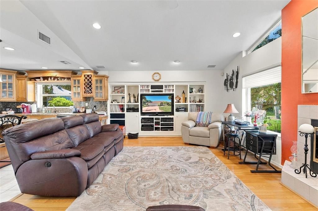 На продажу: $499,990 (3 спален, 2 ванн, 2483 Квадратных фут)