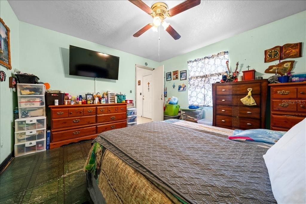 For Sale: $230,000 (3 beds, 2 baths, 1536 Square Feet)