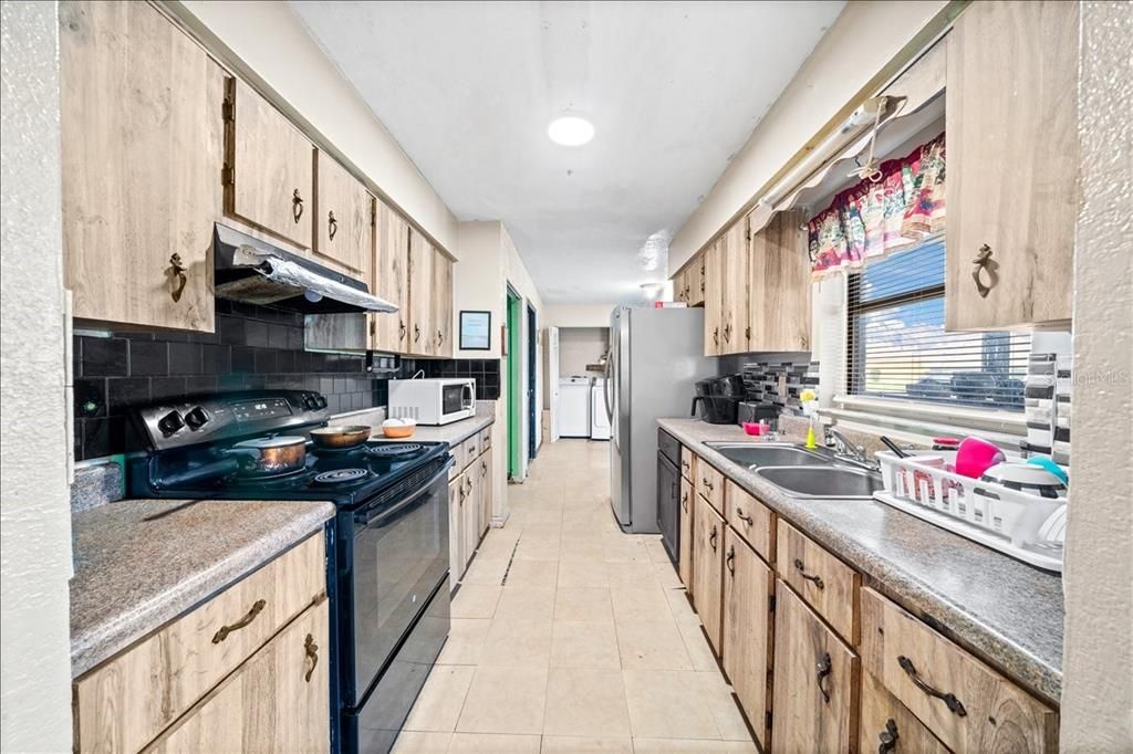 For Sale: $230,000 (3 beds, 2 baths, 1536 Square Feet)