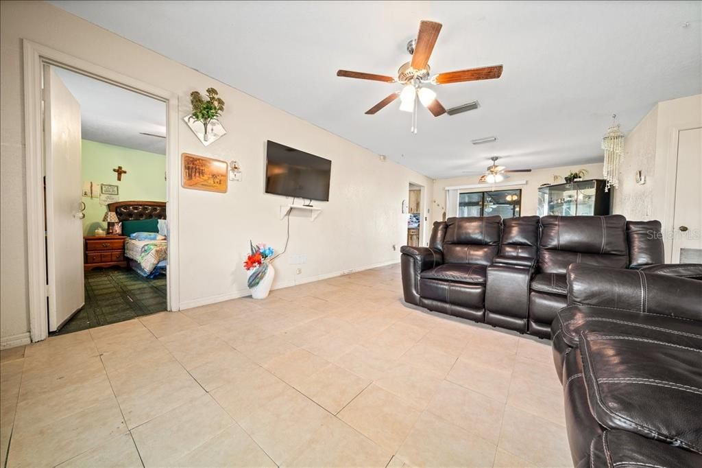 For Sale: $230,000 (3 beds, 2 baths, 1536 Square Feet)