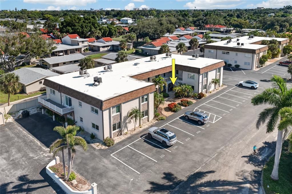 For Sale: $299,900 (2 beds, 2 baths, 958 Square Feet)