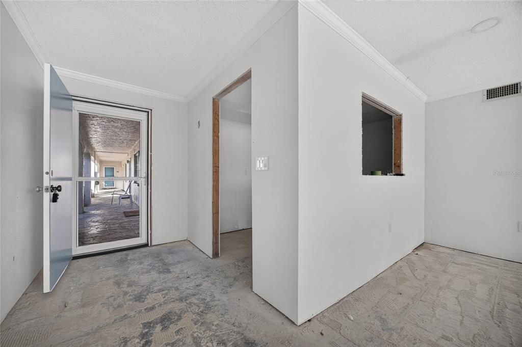 For Sale: $299,900 (2 beds, 2 baths, 958 Square Feet)