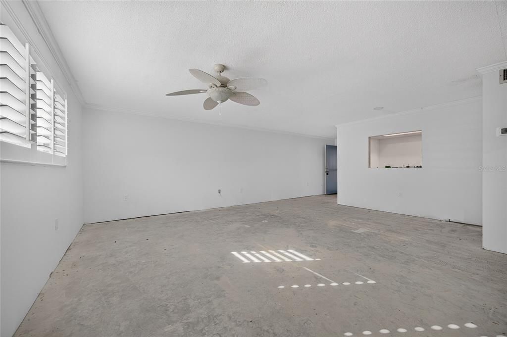For Sale: $299,900 (2 beds, 2 baths, 958 Square Feet)